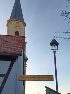 Schild Weihnachtsmarkt mit Kirchturm